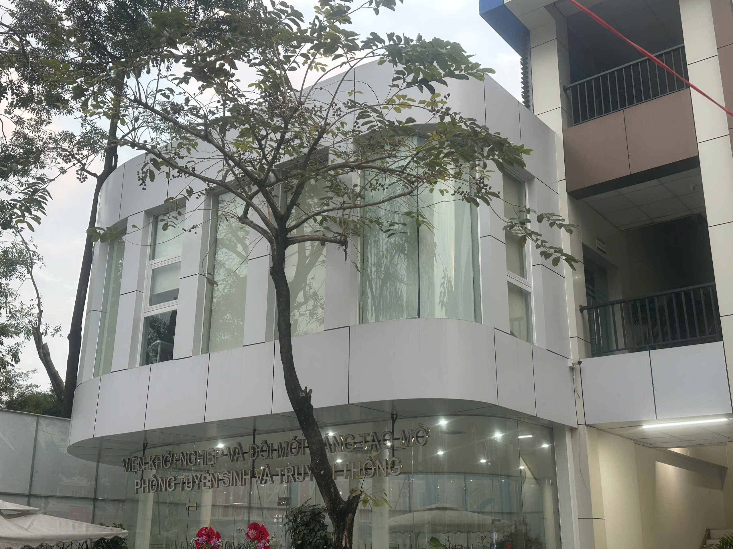 Thi Công Bảng Hiệu Alu Trọn Gói